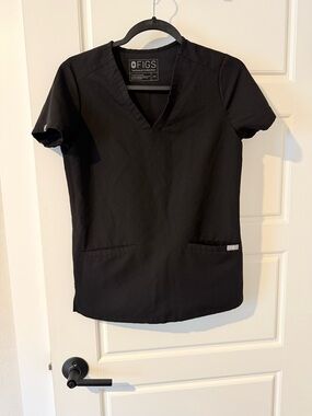 FIGS Women's Black V-Neck Scrub Top XXS
